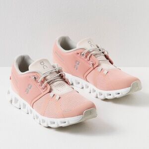 ON RUNNING // on cloud 5 // rose/shell size 7.5 // good condition
